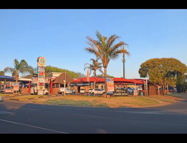 1,205M² RETAIL FOR SALE IN FARRARMERE